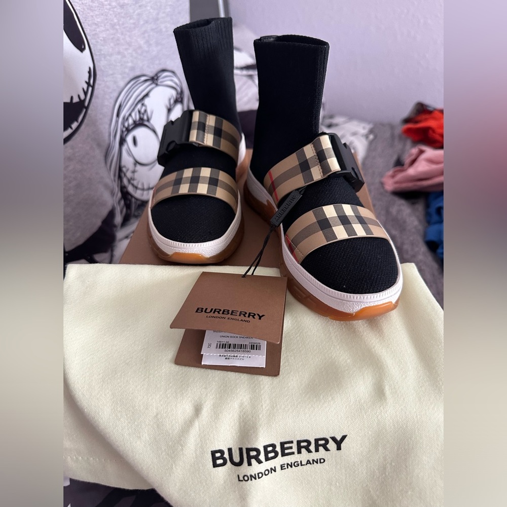 Brand new: Burberry Girls shoes